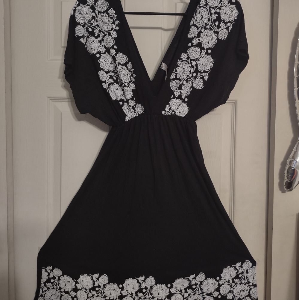 Woman's V Neck Sundress Size Medium
